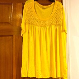 NWOT! Women’s 2X Croft & Barrow yellow scoop neck top!
